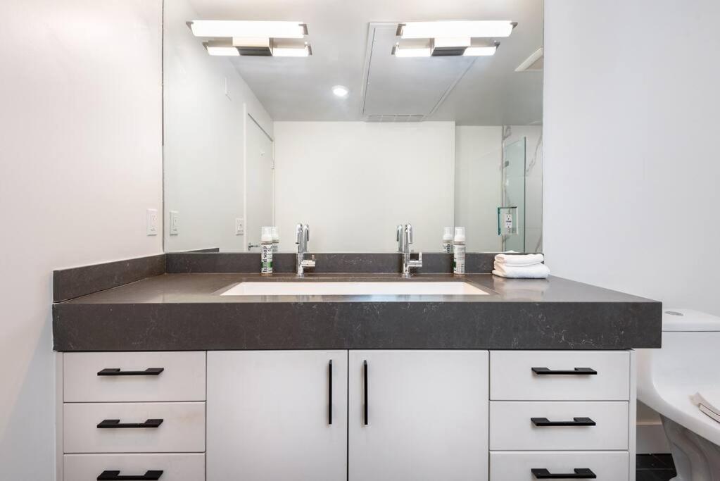 Chic And Elegant 2-Bedroom Haven W/ Roof Deck Los Angeles Exteriör bild
